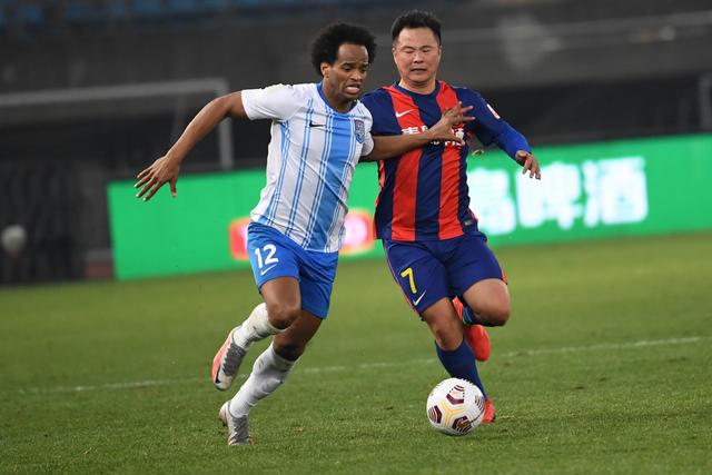 原帅34分山西送四川6连败 新疆大胜青岛5连胜