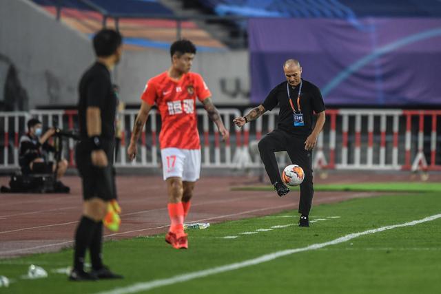 沃特斯27分高登空砍34分 广东送四川8连败